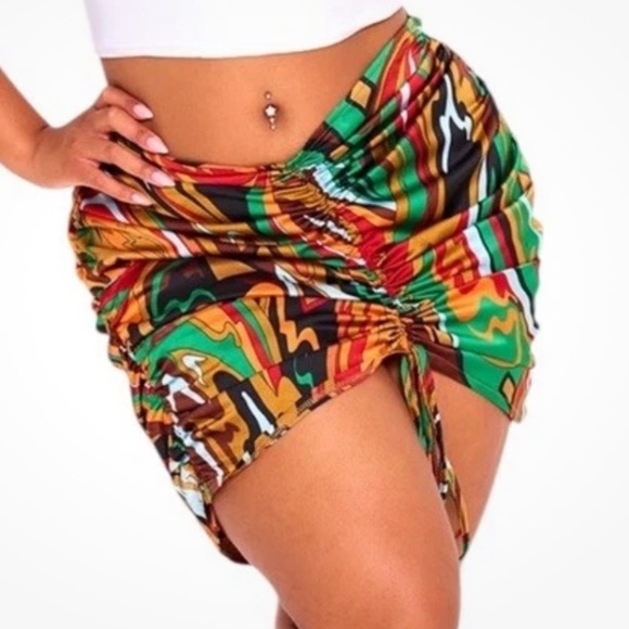 NEW PrettyLittleThing Multicolor Abstract skirt size 12 - Picture 1 of 9